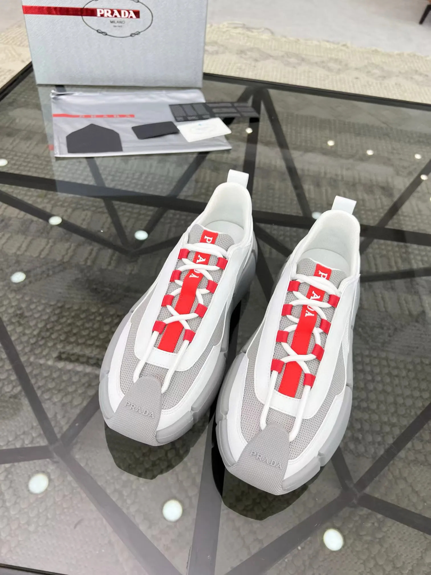 Factory price: 480💰Prada new men's leather sports shoes, the highest version on the market, any comparison is welcome🆚! The original leather has excellent texture and is super high-end! Fetal sheep net lining imported from Italy, removable pad! Luxurious materials and fine workmanship, highly recommended! Code number: 38-44, customized 45